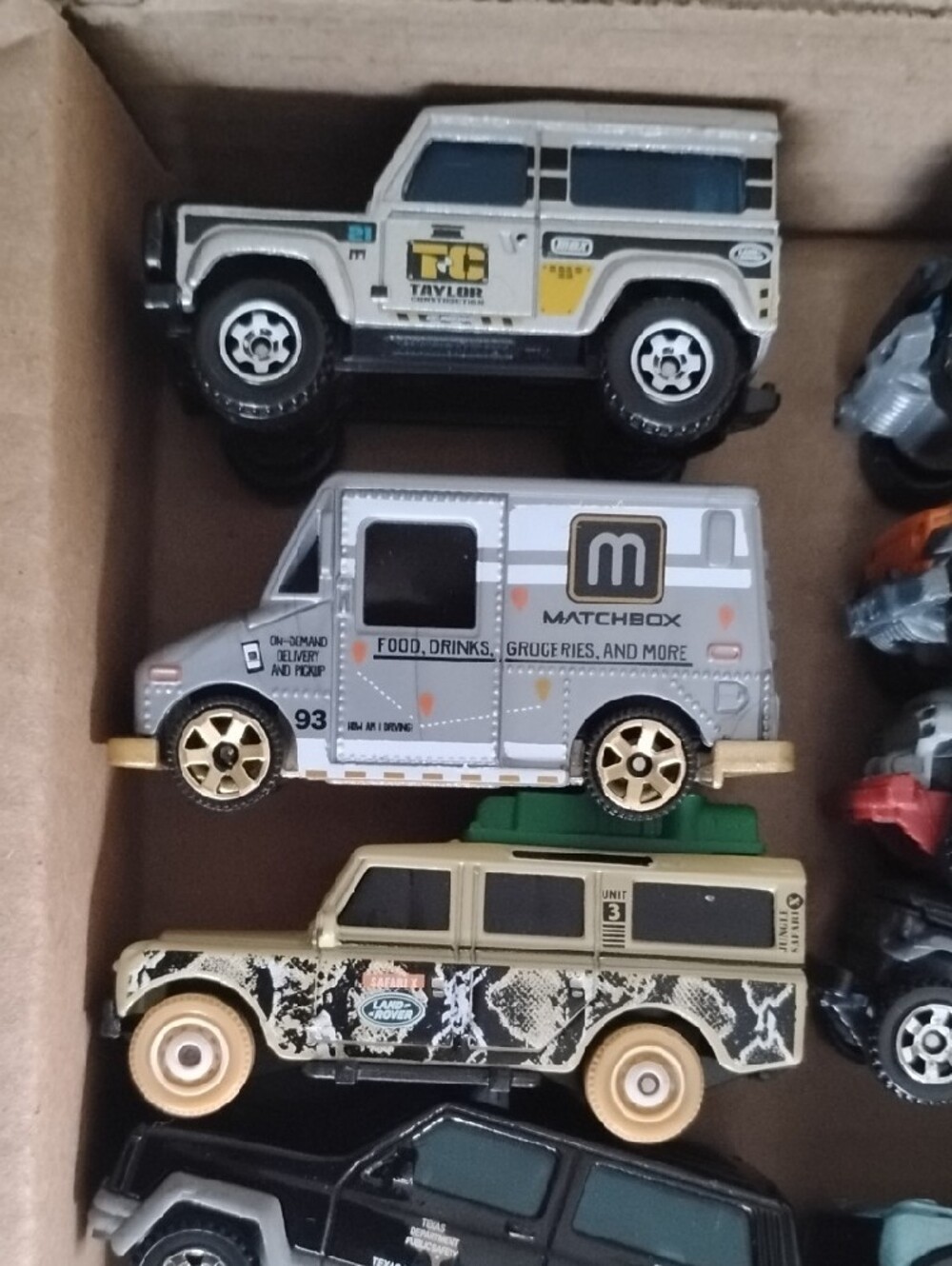 20 Pc Jurassic World And Other Rugged Hot Wheels, Matchbox Cars - Picture 9 of 10